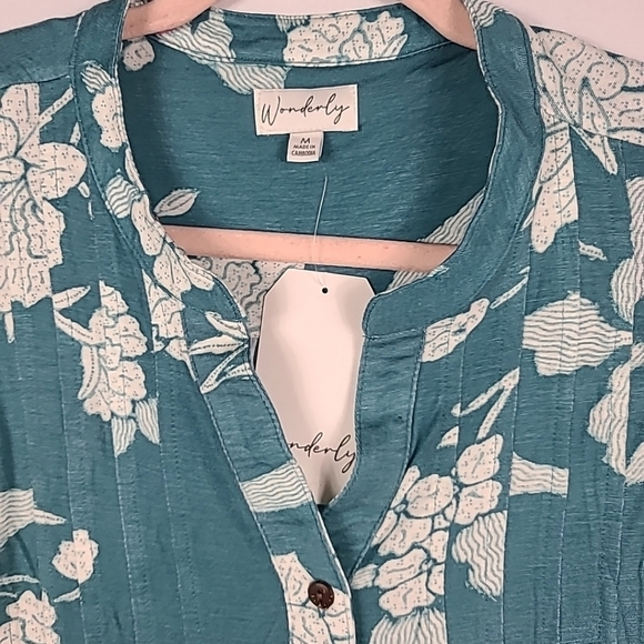 NEW WONDERLY Blue Floral Popover Tunic Top Sz M NWT $46 - Picture 2 of 7
